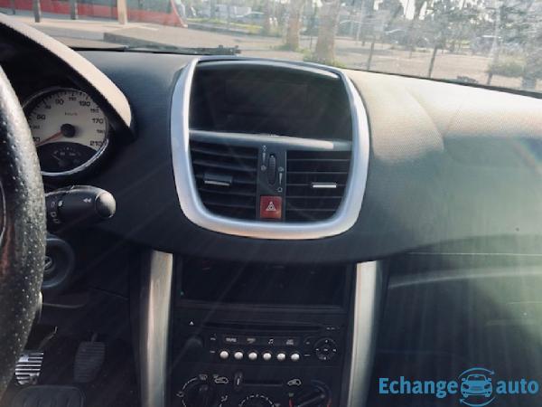 PEUGEOT 207 1.4e 16v 90ch Exécutive