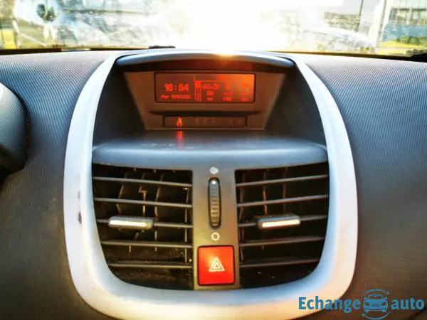 PEUGEOT 207 1.4 HDi 70ch BLUE LION Premium