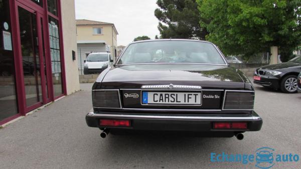Daimler Double-Six Jaguar XJ 40 6.0 311cv Insignia