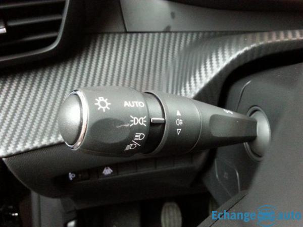 Peugeot 208 Allure PureTech 100 Camera AR+GPS