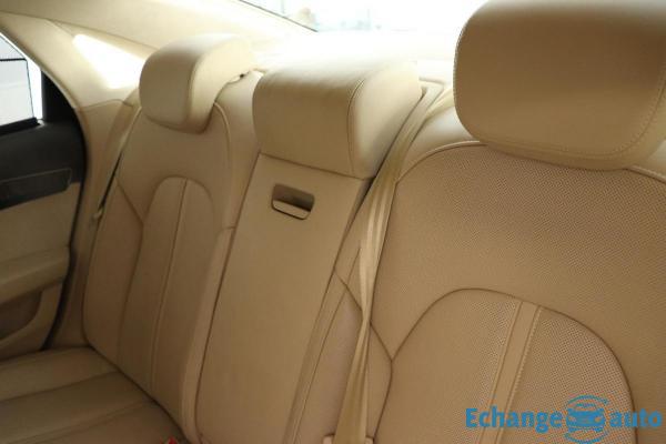 Audi A8 V6 3.0 TDI 262 DPF Clean Diesel Tiptronic 8 Quattro Avus