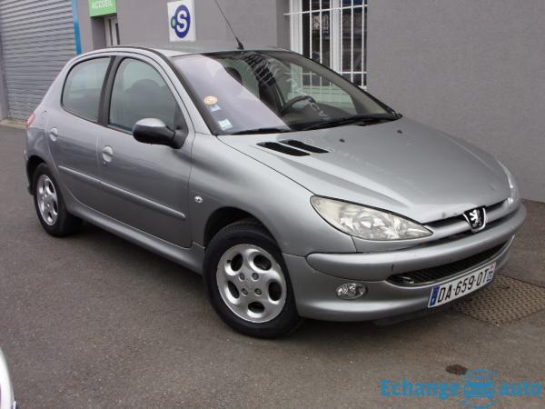 PEUGEOT 206 1.6i 16V XS