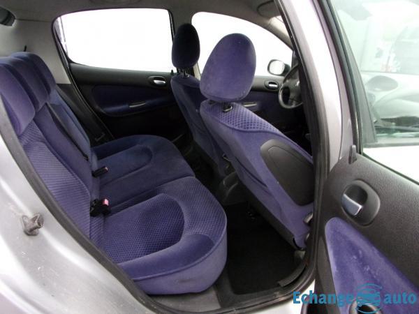 PEUGEOT 206 1.6i 16V XS