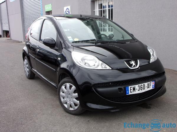 PEUGEOT 107 1.0e 12V 68ch BLUE LION Trendy