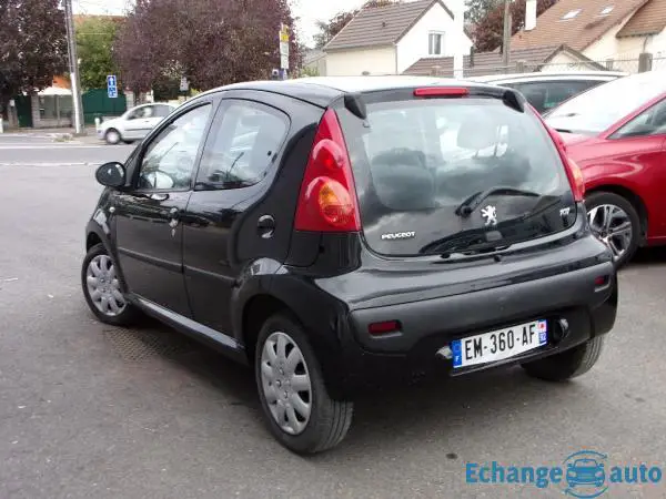 PEUGEOT 107 1.0e 12V 68ch BLUE LION Trendy