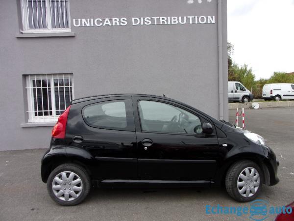 PEUGEOT 107 1.0e 12V 68ch BLUE LION Trendy