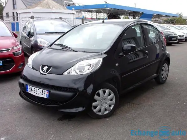 PEUGEOT 107 1.0e 12V 68ch BLUE LION Trendy