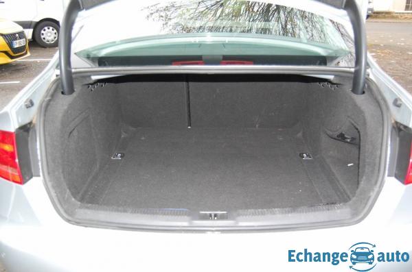 Audi A4 III 2.0 TDI 143 DPF AMBITION LUXE