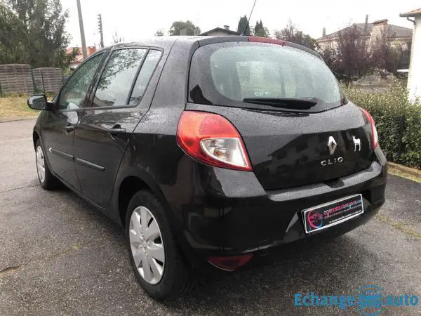 RENAULT CLIO III Clio III dCi Clim - 1ère MAIN