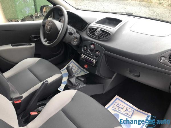 RENAULT CLIO III Clio III dCi Clim - 1ère MAIN