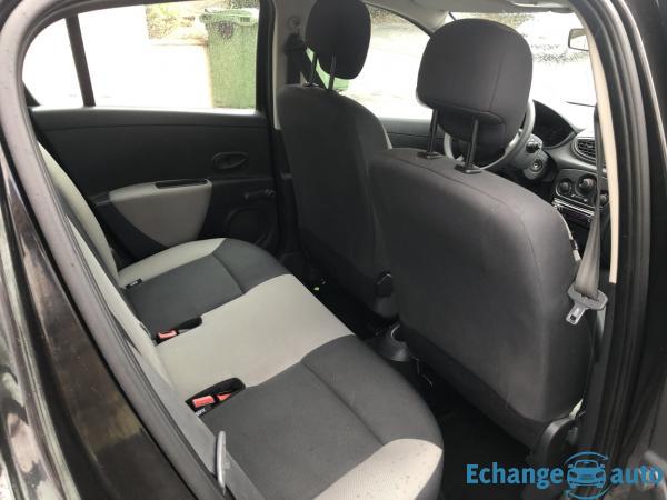 RENAULT CLIO III Clio III dCi Clim - 1ère MAIN