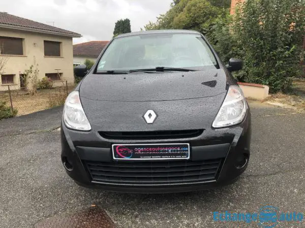 RENAULT CLIO III Clio III dCi Clim - 1ère MAIN