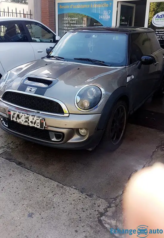 Mini cooper SD contre moto