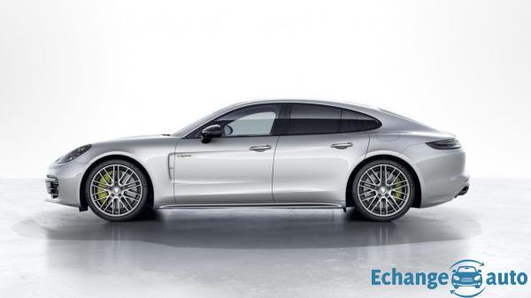 Porsche Panamera Turbo S E-Hybrid En Stock