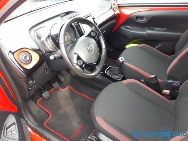 Toyota Aygo 1.0 VVT-i x-cite 4 Rouge Chilien