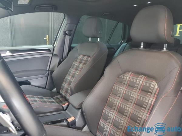 Volkswagen Golf 2.0 TFSI Blue Motion 16V DSG6 S&S 220 cv