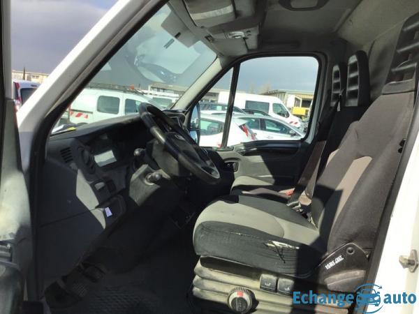 Iveco Daily HAYON FG 35S13 H2 126CV REGUL CLIM