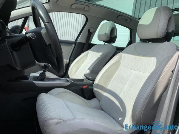 Citroën C4 2.0 HDi 150 CH EXCUSIVE +
