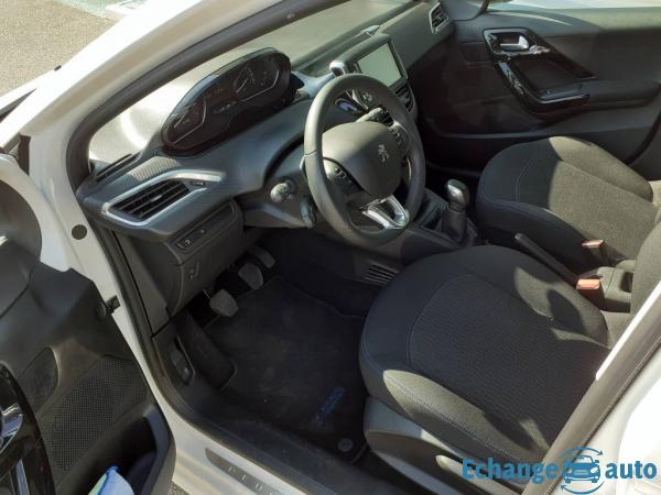 Peugeot 208 Puretech 82 Signature