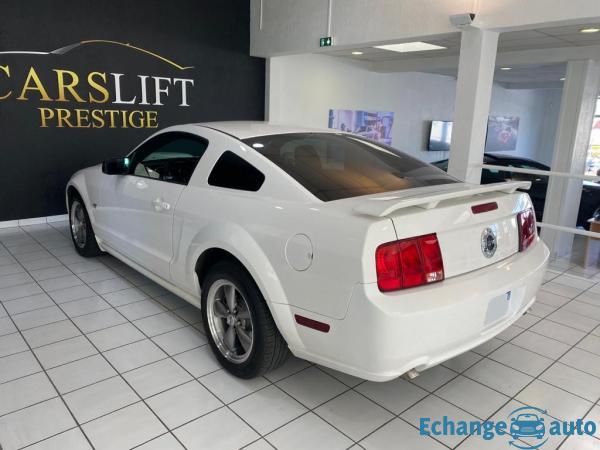 Ford Mustang GT 4.6 L V8 300 cv