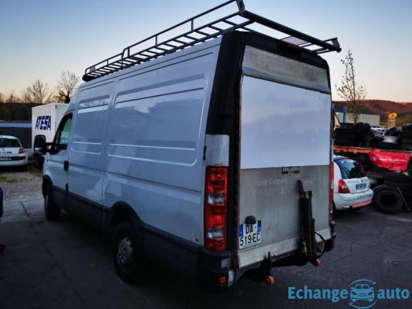 Iveco Daily HAYON FG 35S13 H2 126CV REGUL CLIM