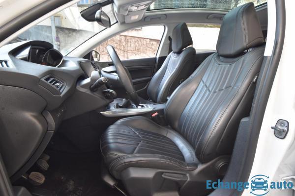 Peugeot 308 1.2 PURETECH 130 FELINE BVM6 toit pano