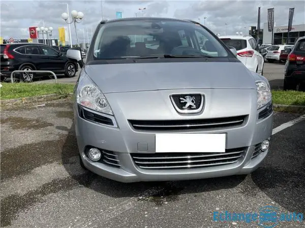 Peugeot 5008 1.6 HDI 112CH FAP BVM6 Série Spéciale Family 7pl