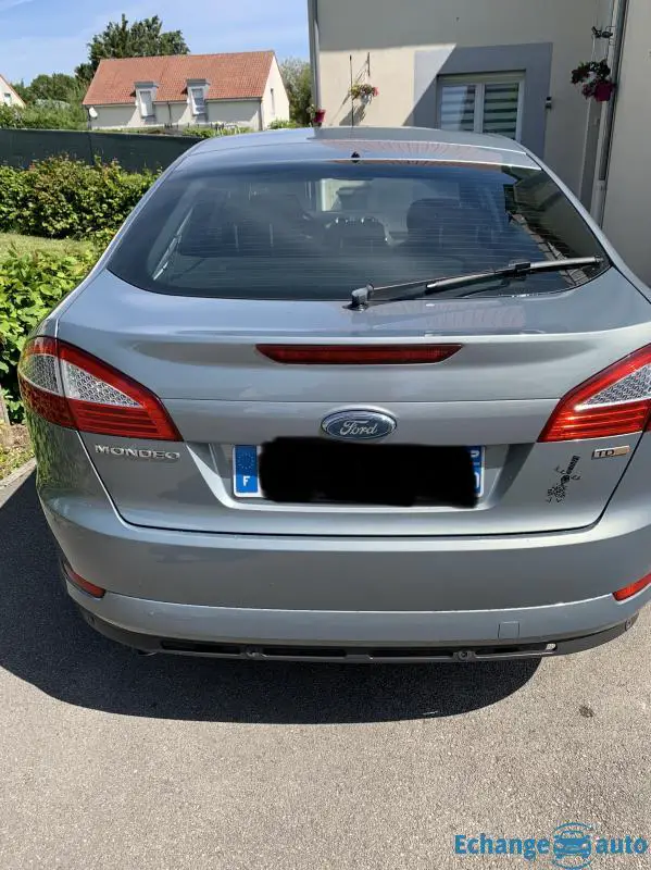 Ford Mondeo ghia 2l 140ch