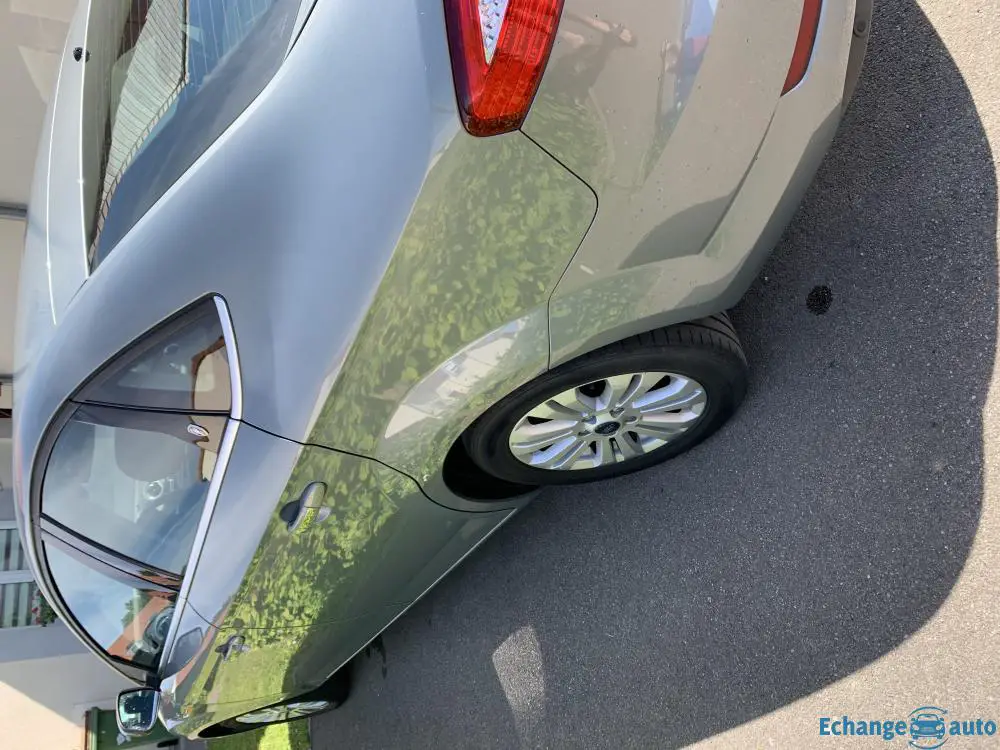 Ford Mondeo ghia 2l 140ch