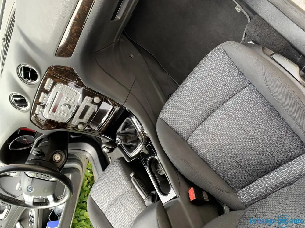 Ford Mondeo ghia 2l 140ch