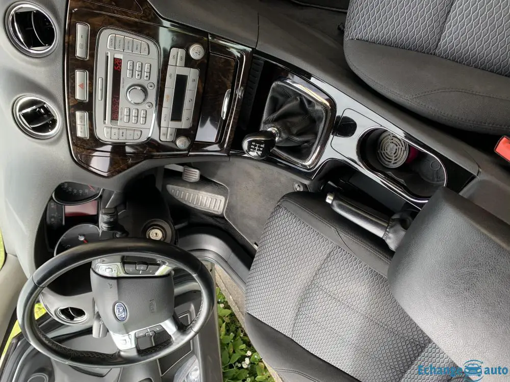 Ford Mondeo ghia 2l 140ch