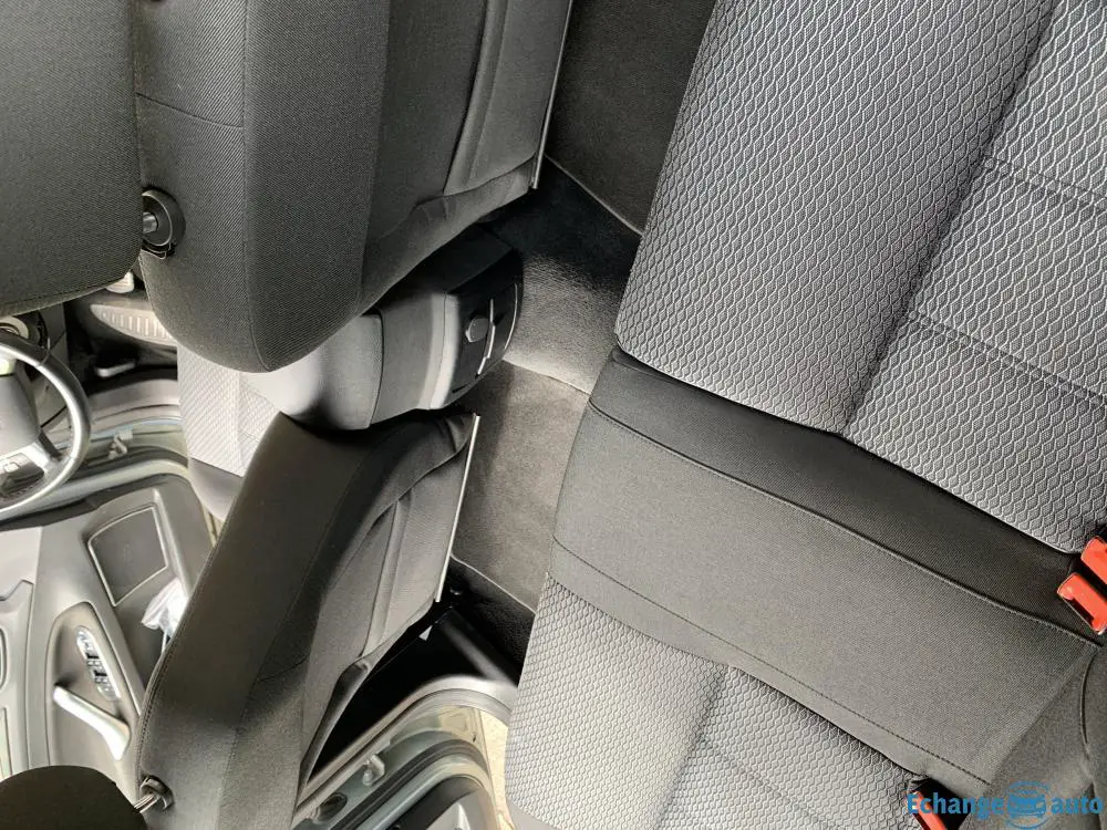 Ford Mondeo ghia 2l 140ch