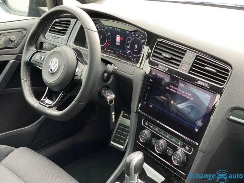 Volkswagen Golf VIII R 2.0 TSI 4motion DSG