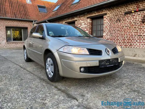RENAULT MEGANE II BERLINE 1.6 16V 110ch CLIM/PDC/BLTH/1MAIN/GAR6M