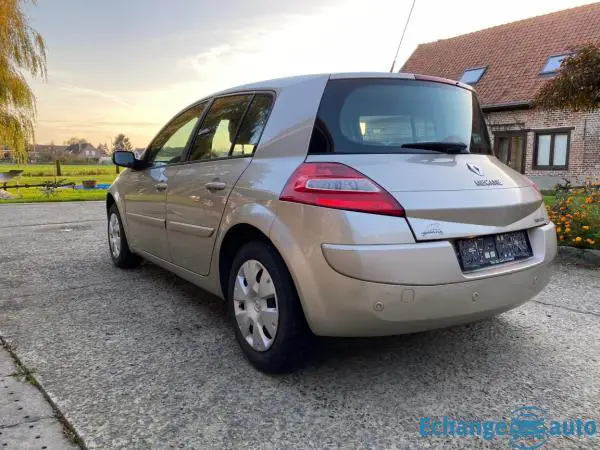 RENAULT MEGANE II BERLINE 1.6 16V 110ch CLIM/PDC/BLTH/1MAIN/GAR6M