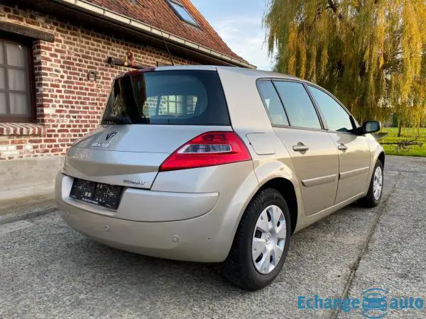 RENAULT MEGANE II BERLINE 1.6 16V 110ch CLIM/PDC/BLTH/1MAIN/GAR6M