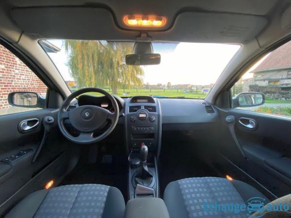 RENAULT MEGANE II BERLINE 1.6 16V 110ch CLIM/PDC/BLTH/1MAIN/GAR6M