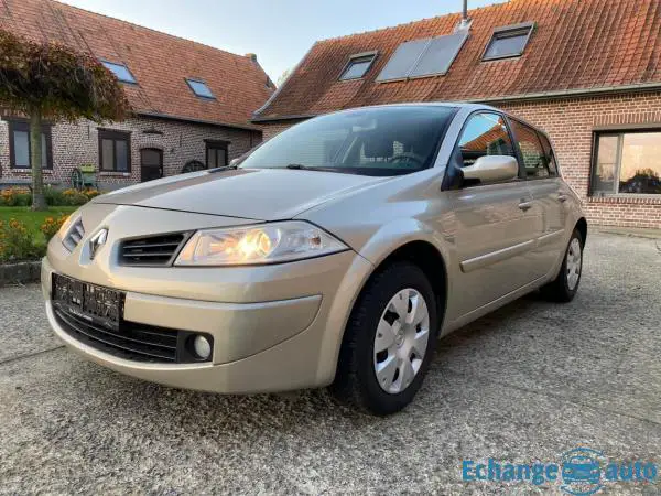 RENAULT MEGANE II BERLINE 1.6 16V 110ch CLIM/PDC/BLTH/1MAIN/GAR6M