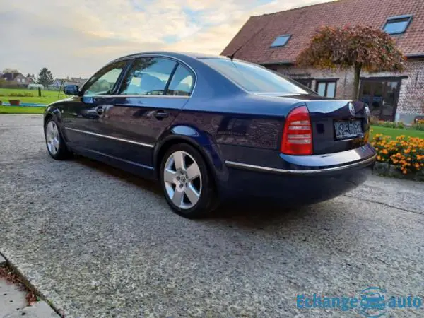 SKODA SUPERB 2.8 V6 193ch BVA/CUIRCHAUF/XENON/PDC/REGUL/COMBINEFILTE/GPS/BLTH/JA/GAR6M