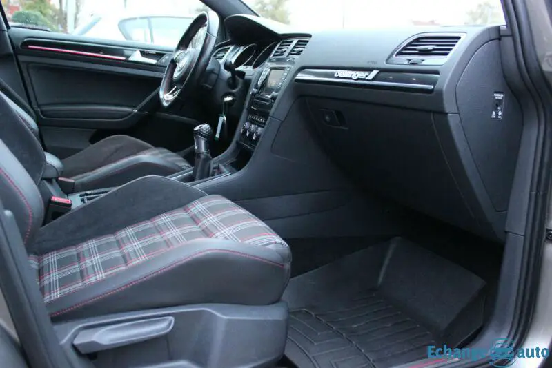 Volkswagen Golf VII GTI Performance