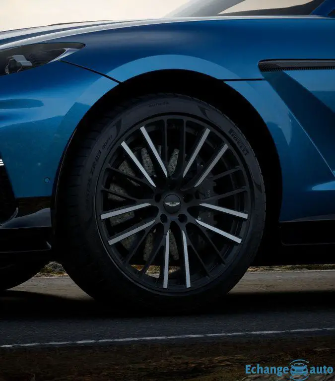 Aston Martin DBX 707 4.0 V8