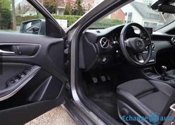 MERCEDES CLASSE A 180 d SEMICUIR/CLIM/PDC/GPS/REGVIT/BLTH/FULLED/1MAIN/GAR12MOIS