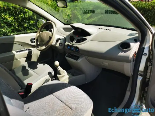 RENAULT TWINGO II 1.2 16v 75 eco2 Expression 