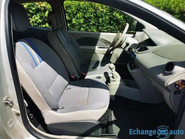 RENAULT TWINGO II 1.2 16v 75 eco2 Expression 