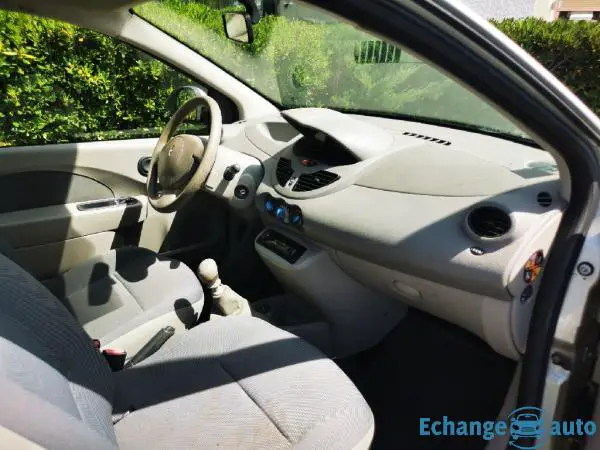 RENAULT TWINGO II 1.2 16v 75 eco2 Expression 