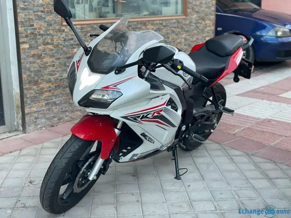 MOTO 125 CC KEEWAY RKR NEUVE