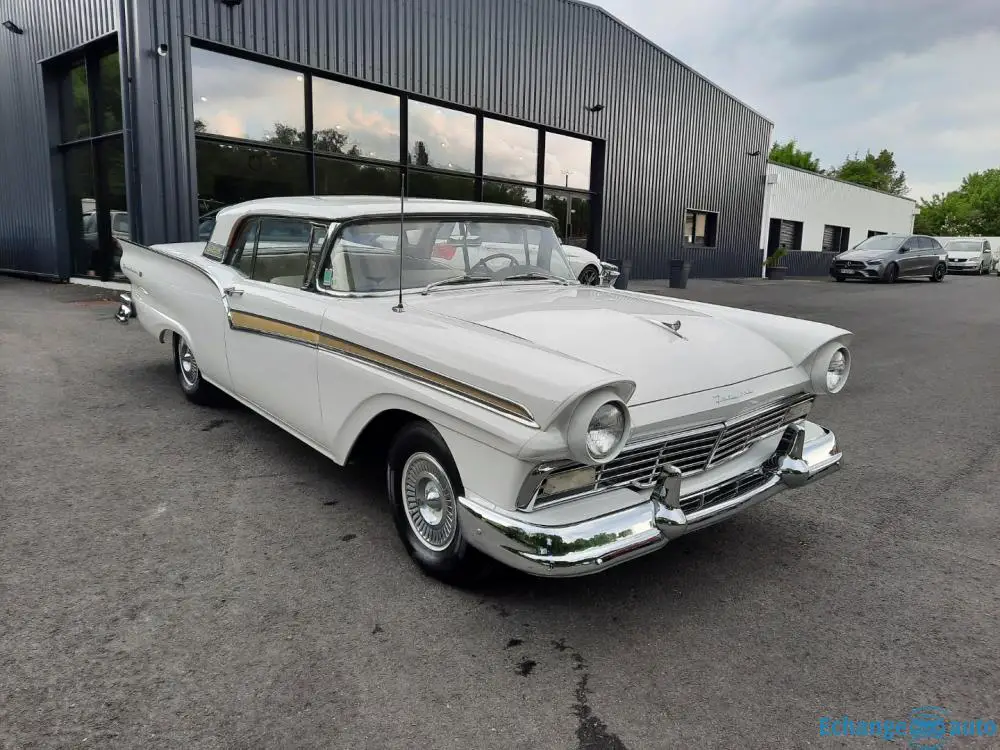 FORD FAIRLANE SKYLINER 500 1957