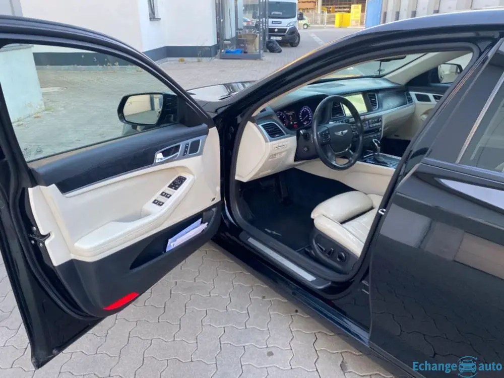 Hyundai Genesis Sport Limousine 3.8 V6 GDI