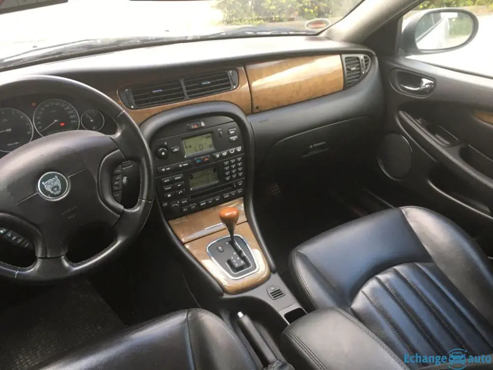 Jaguar X-Type 2.5 Liter V6 Executive