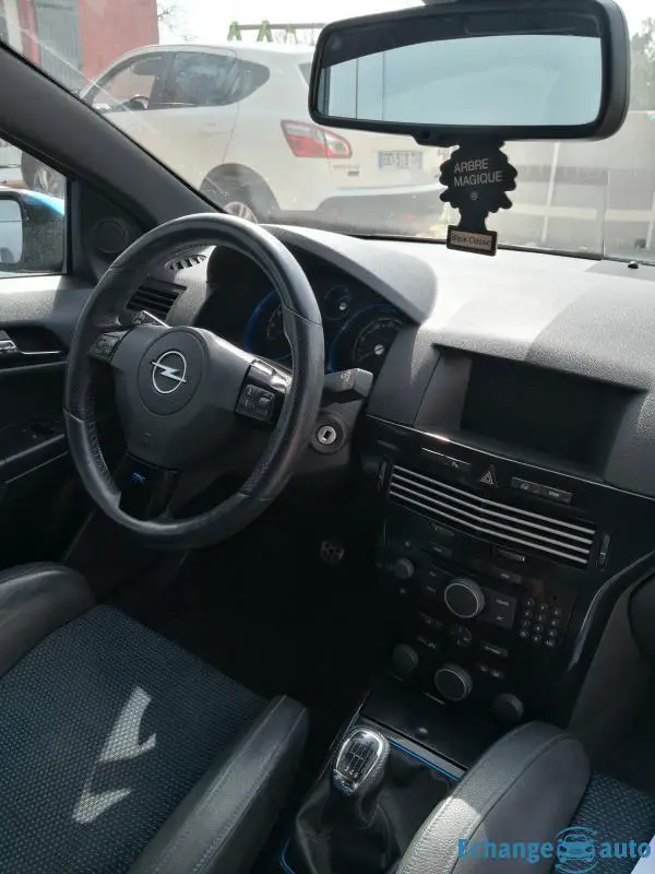 Opel Astra OPC